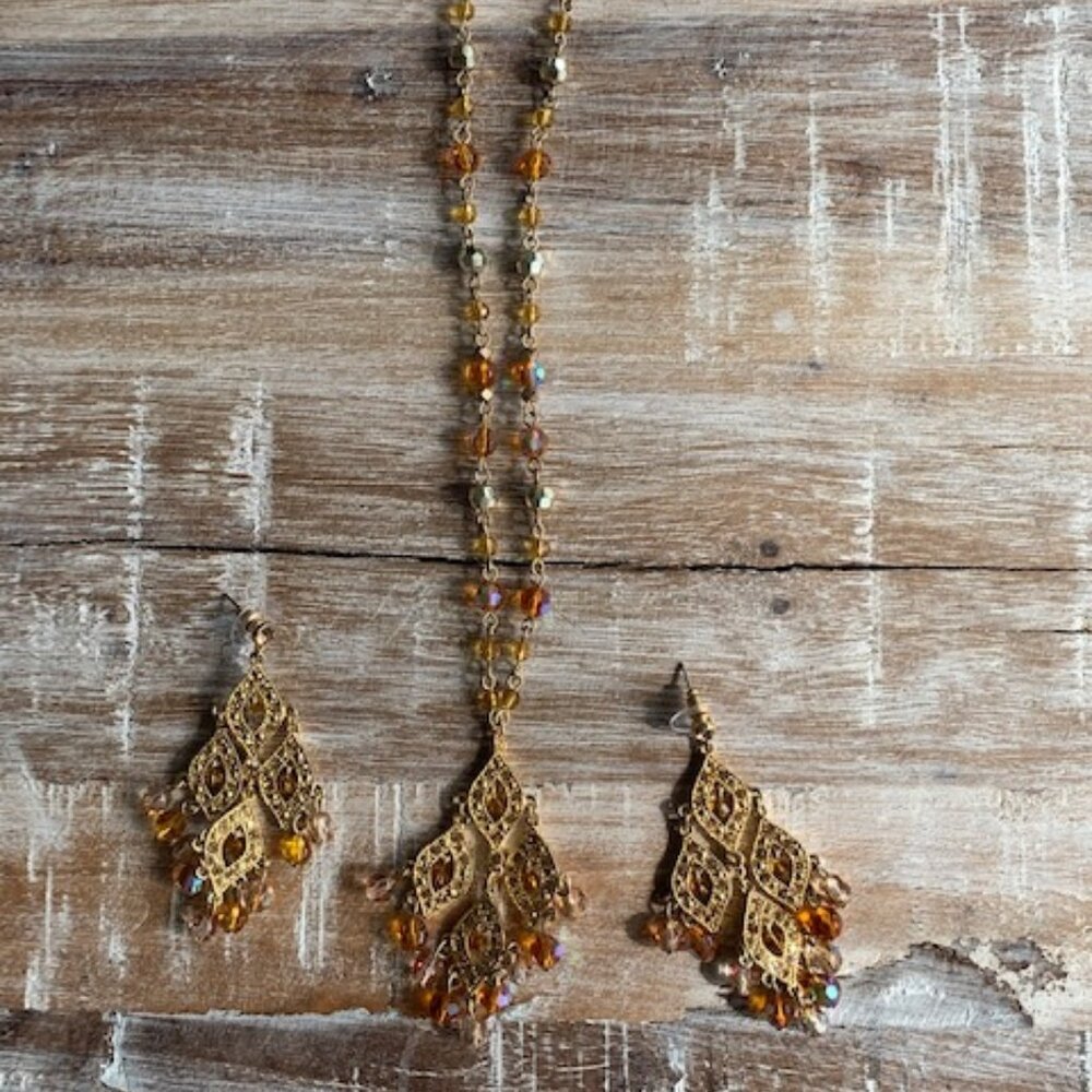 Cache earrings and necklace set on sale!